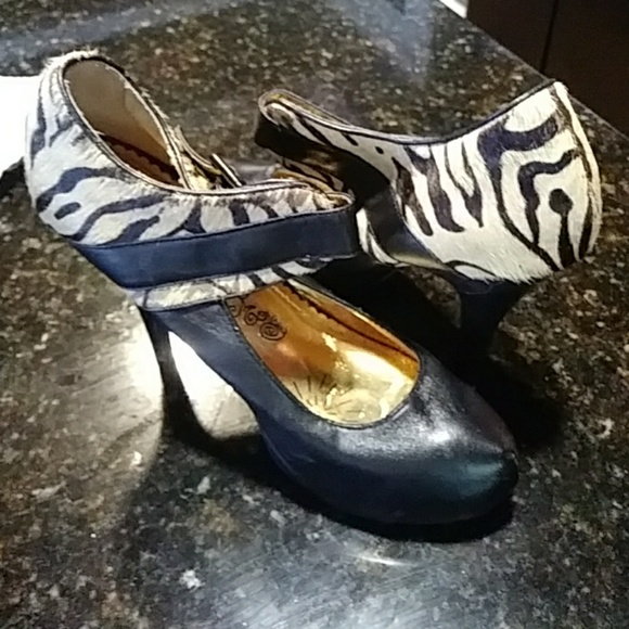 Naughty monkey - Picture 2 of 5